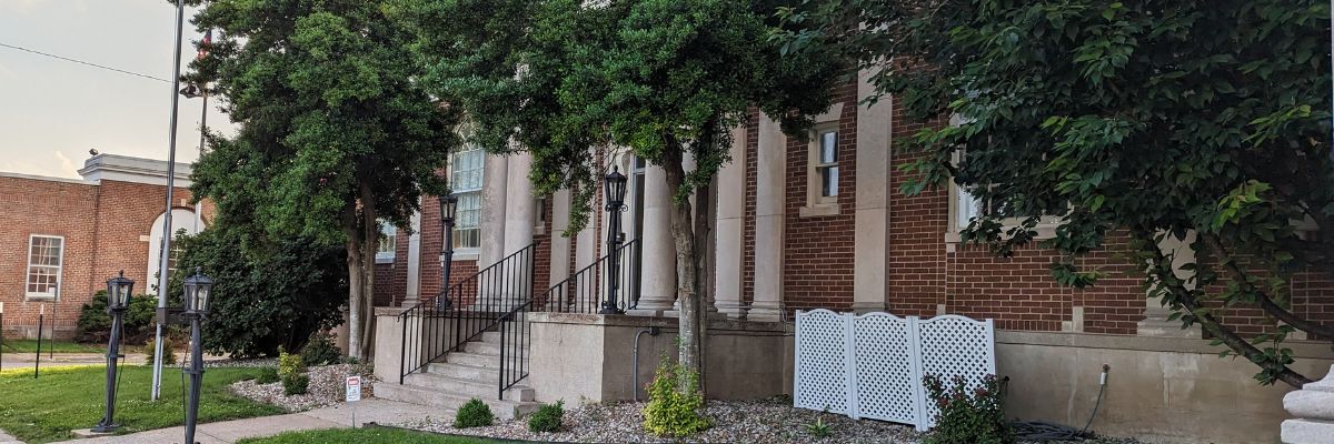 George Coon Public Library front entrance